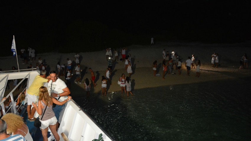 Lefkada Cruises Lefkas Cruises Κρουαζιέρες Λευκάδα Makedonia Palace White Party girls beach dancing